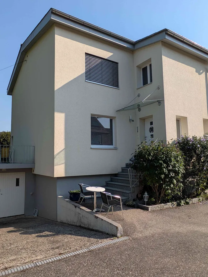 Attraktives 5-Zimmer-Doppeleinfamilienhaus im Grünen