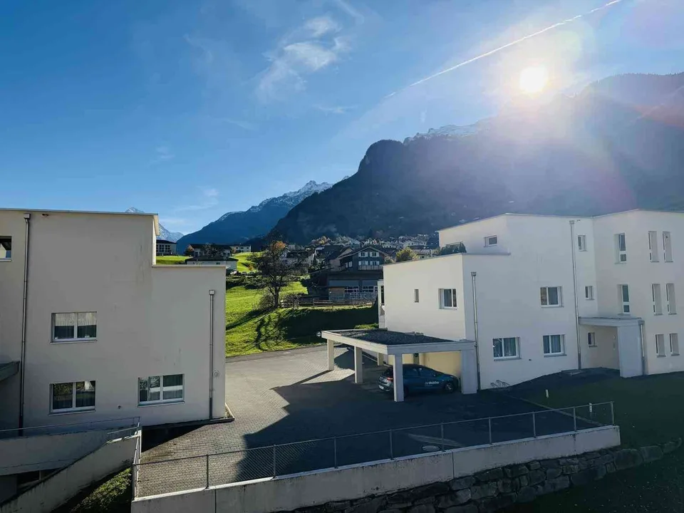Moderne 2.5-Zimmer-Wohnung mit grosser Terrasse in Attinghausen