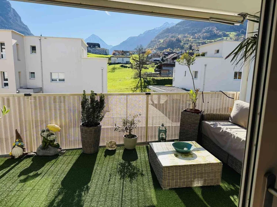 Moderne 2.5-Zimmer-Wohnung mit grosser Terrasse in Attinghausen