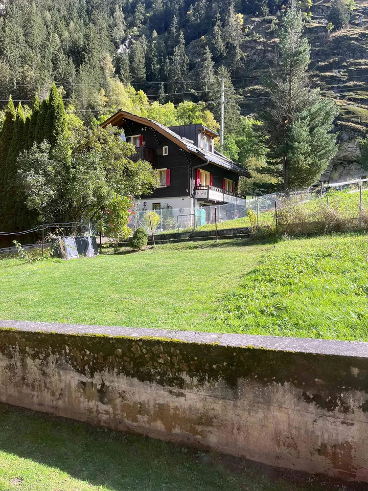 Möblierte Wohnung mit Garage und Garten