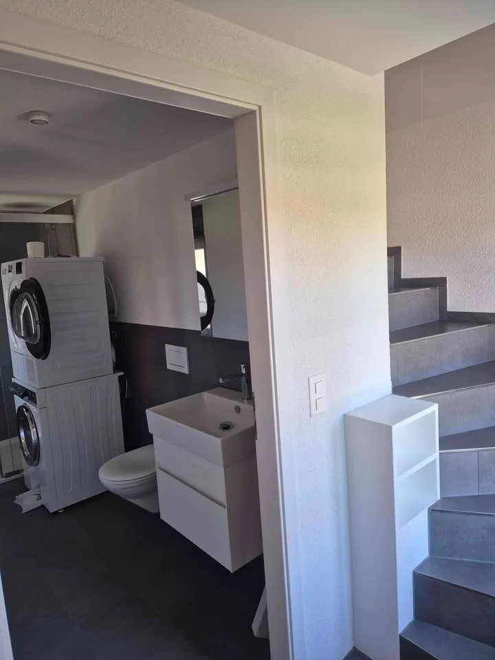 Wunderschöne, ruhige und helle 2.5 Zimmer whg zu vermieten