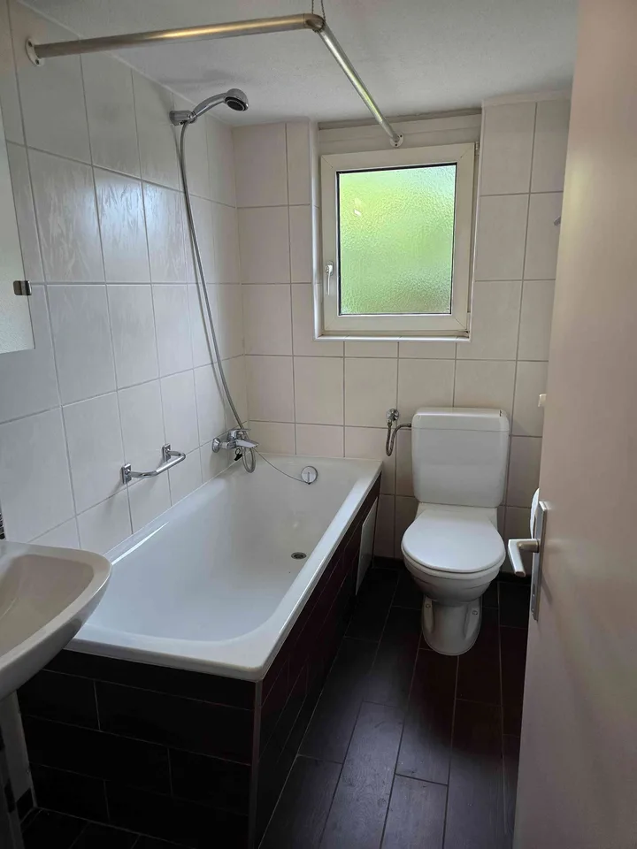 Sanierte grosszügige 3.5 Zimmer Wohnung in Altbau