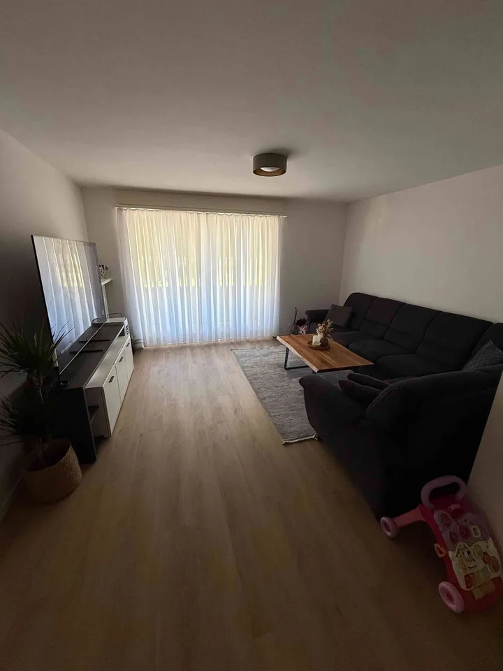 Schöne 3.5-Zimmer-Wohnung mit Balkon und 2 Parkplätzen