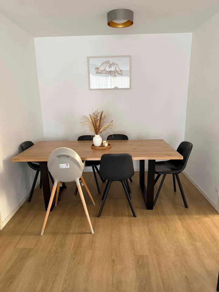Schöne 3.5-Zimmer-Wohnung mit Balkon und 2 Parkplätzen