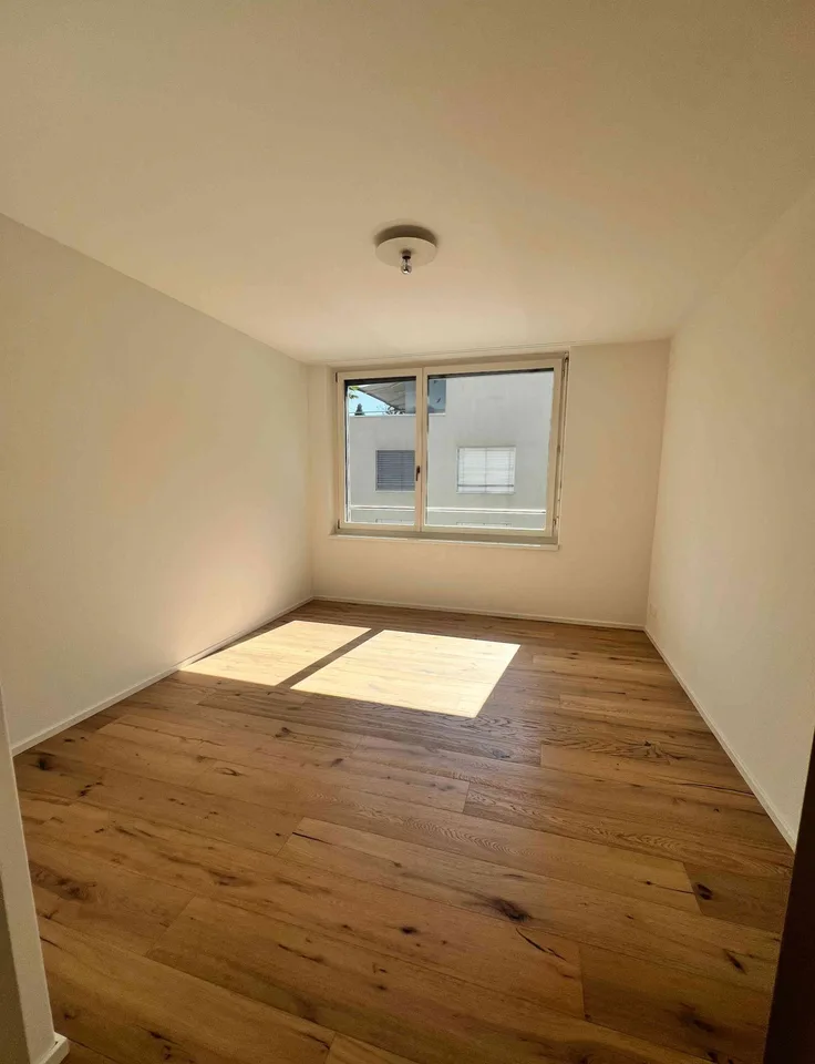Lichtdurchflutete 3.5-Zimmer-Wohnung mit Bergsicht