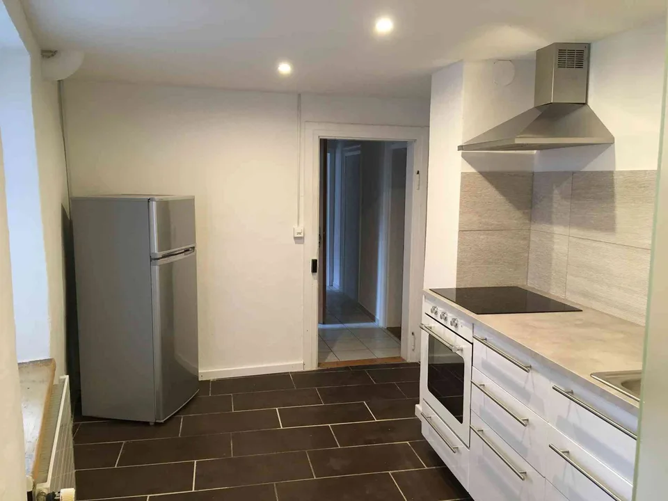 Charmante 4.5-Zimmer-Altbauwohnung mit Terrasse in Domat/Ems