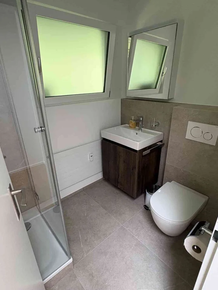 Möbilierte 2.5-Zimmer-Ferienwohnung an der Skipiste inkl. Parkpatz