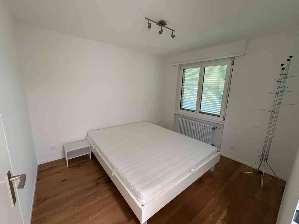 Möbilierte 2.5-Zimmer-Ferienwohnung an der Skipiste inkl. Parkpatz