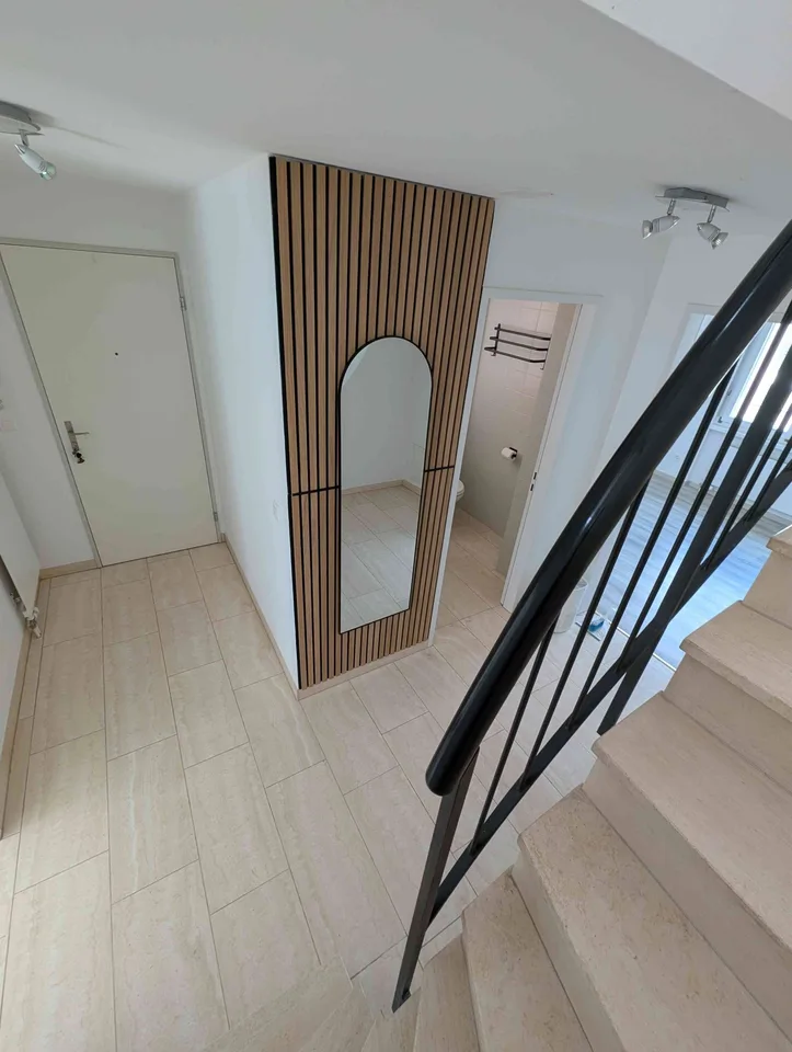 Moderne zentral gelegene 3,5 Zimmerwohnung mit Hobbyraum, Parkplatz