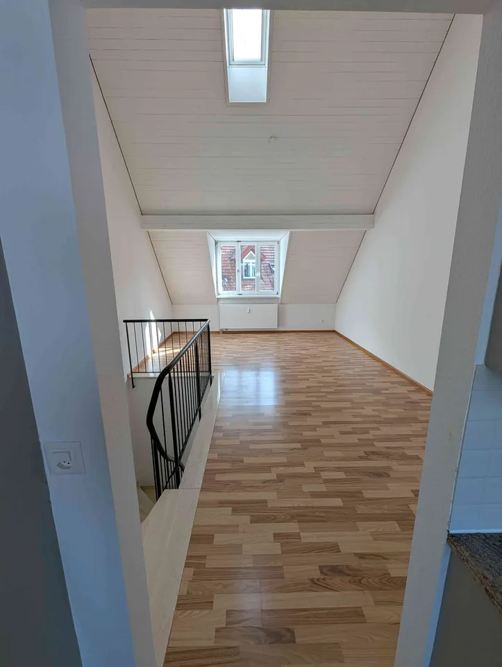 Moderne zentral gelegene 3,5 Zimmerwohnung mit Hobbyraum, Parkplatz