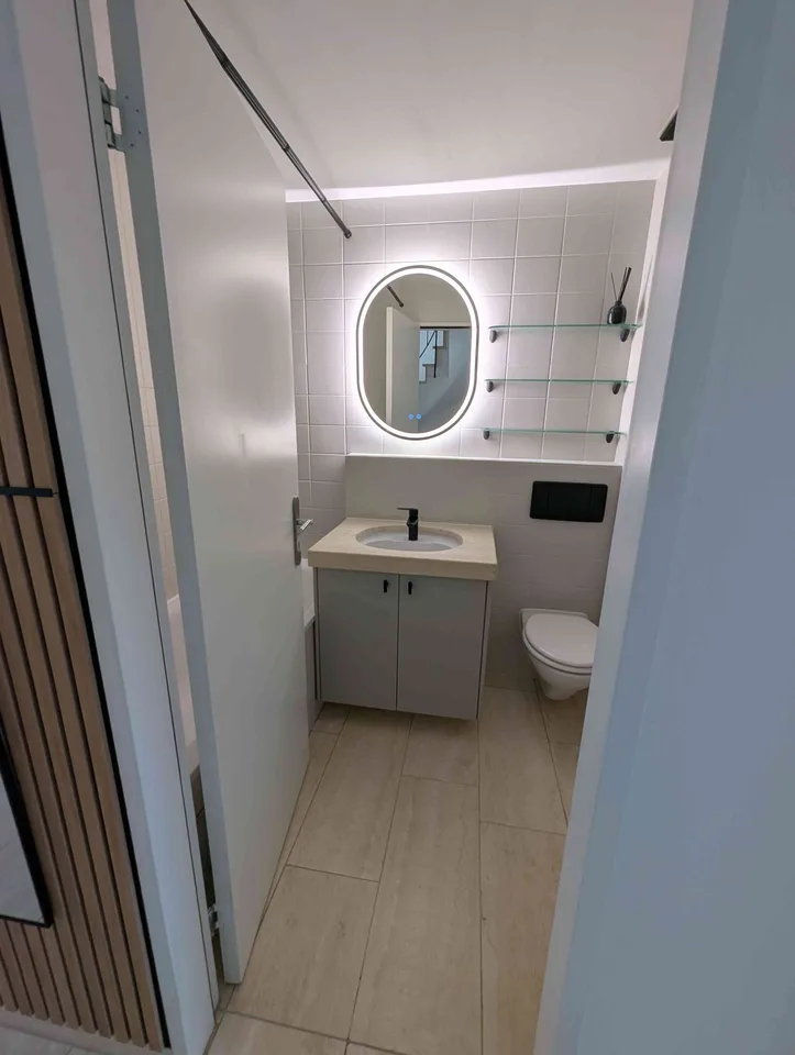 Moderne zentral gelegene 3,5 Zimmerwohnung mit Hobbyraum, Parkplatz