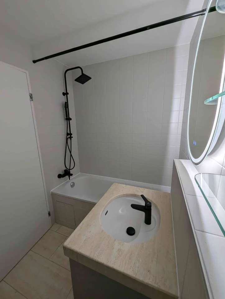 Moderne zentral gelegene 3,5 Zimmerwohnung mit Hobbyraum, Parkplatz
