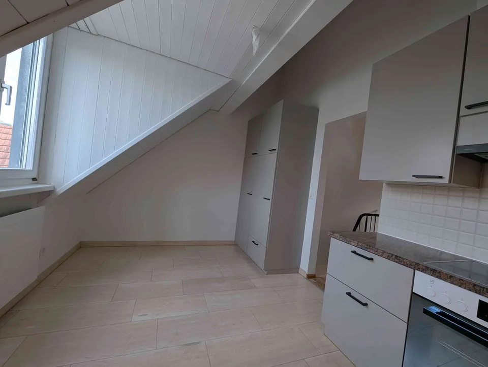 Moderne zentral gelegene 3,5 Zimmerwohnung mit Hobbyraum, Parkplatz