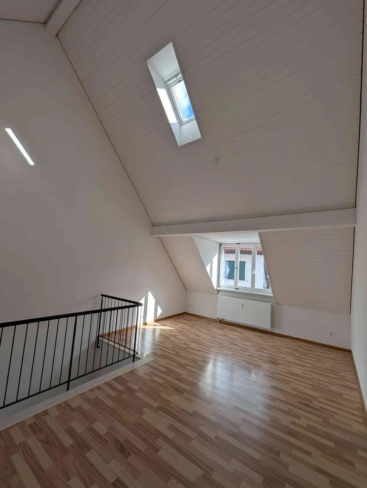 Moderne zentral gelegene 3,5 Zimmerwohnung mit Hobbyraum, Parkplatz