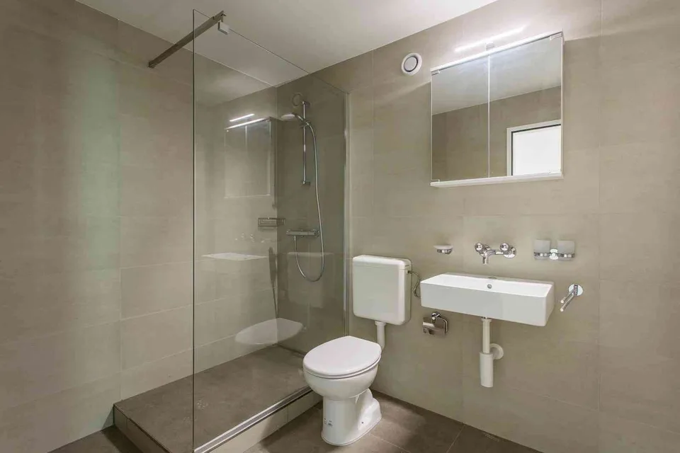 ATTRAKTIVE KERNSANIERTE 2.5-ZIMMER-WOHNUNG IN RHEINECK – VERMIETET – photo 4 sur 6