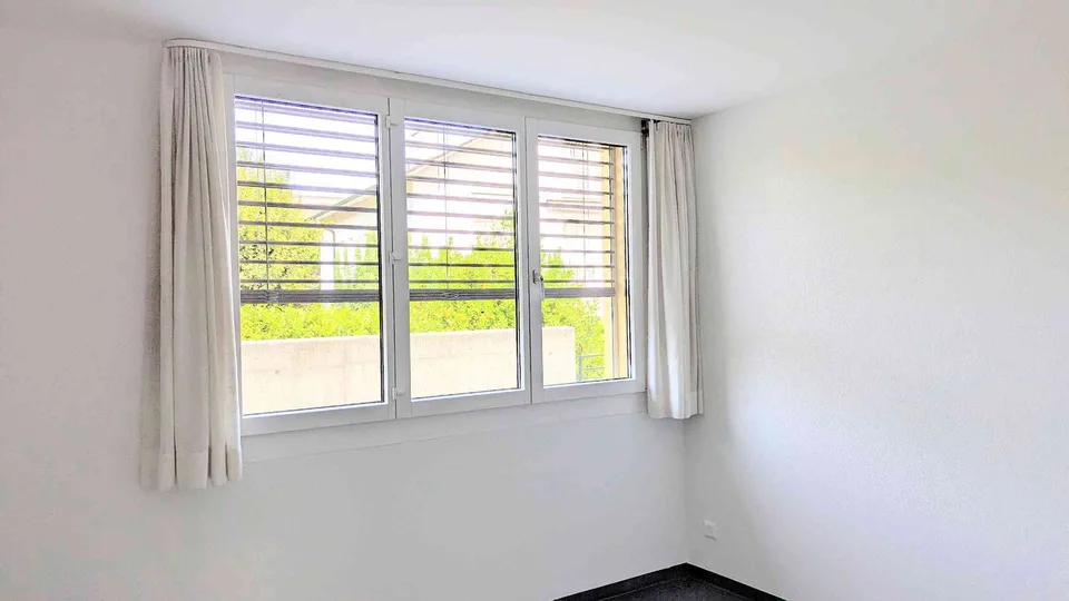 Helle 4.5 Zimmer Wohnung mit Wintergarten und Gartenzugang