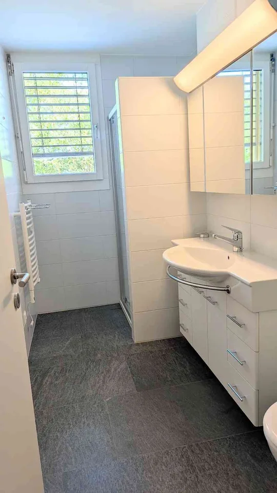 Helle 4.5 Zimmer Wohnung mit Wintergarten und Gartenzugang
