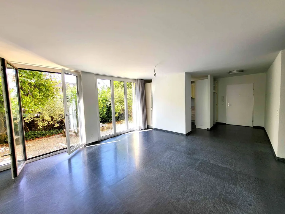 Helle 4.5 Zimmer Wohnung mit Wintergarten und Gartenzugang