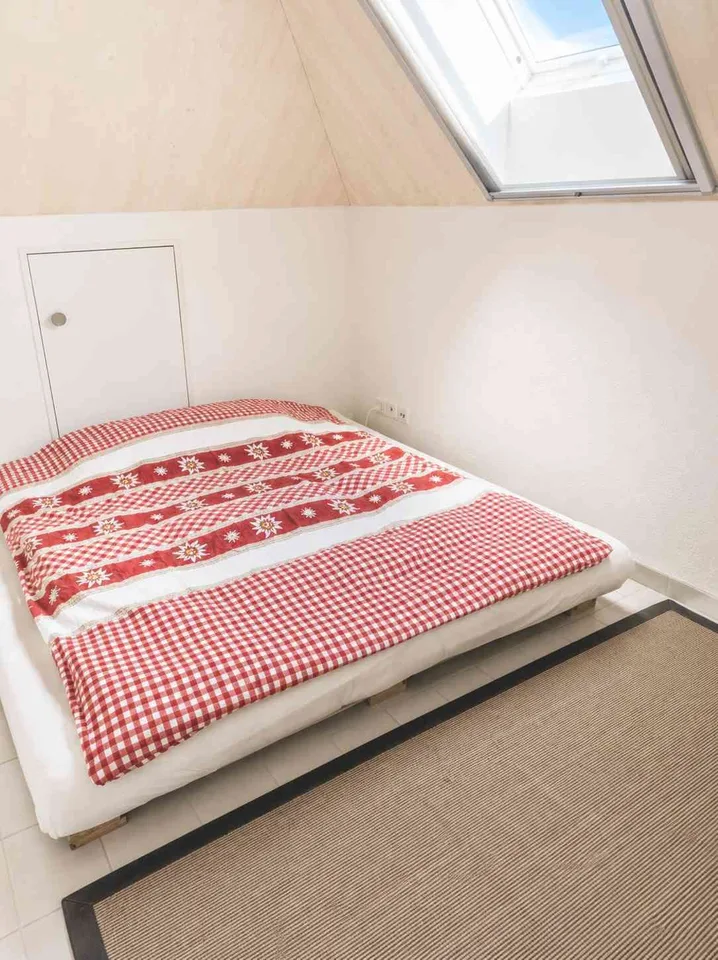 3-Zimmer-Dachwohnung mit 52 m² Dachterrasse – ruhig gelegen in Aristau