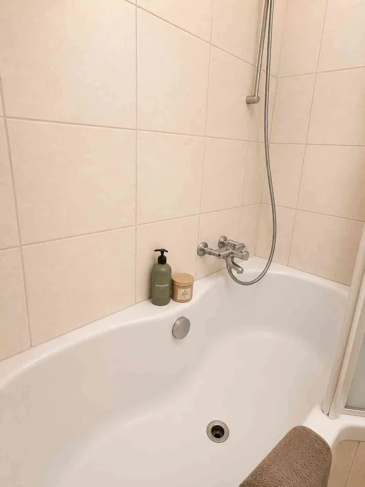 3-Zimmer-Dachwohnung mit 52 m² Dachterrasse – ruhig gelegen in Aristau