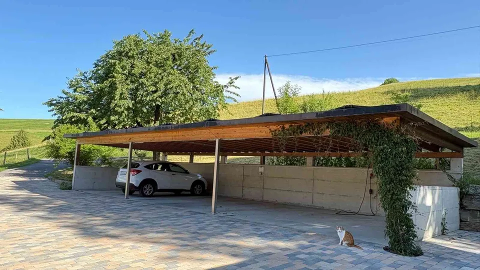 Idyllische 2.5-Zimmer-Dachwohnung mit Galerie in Laupen