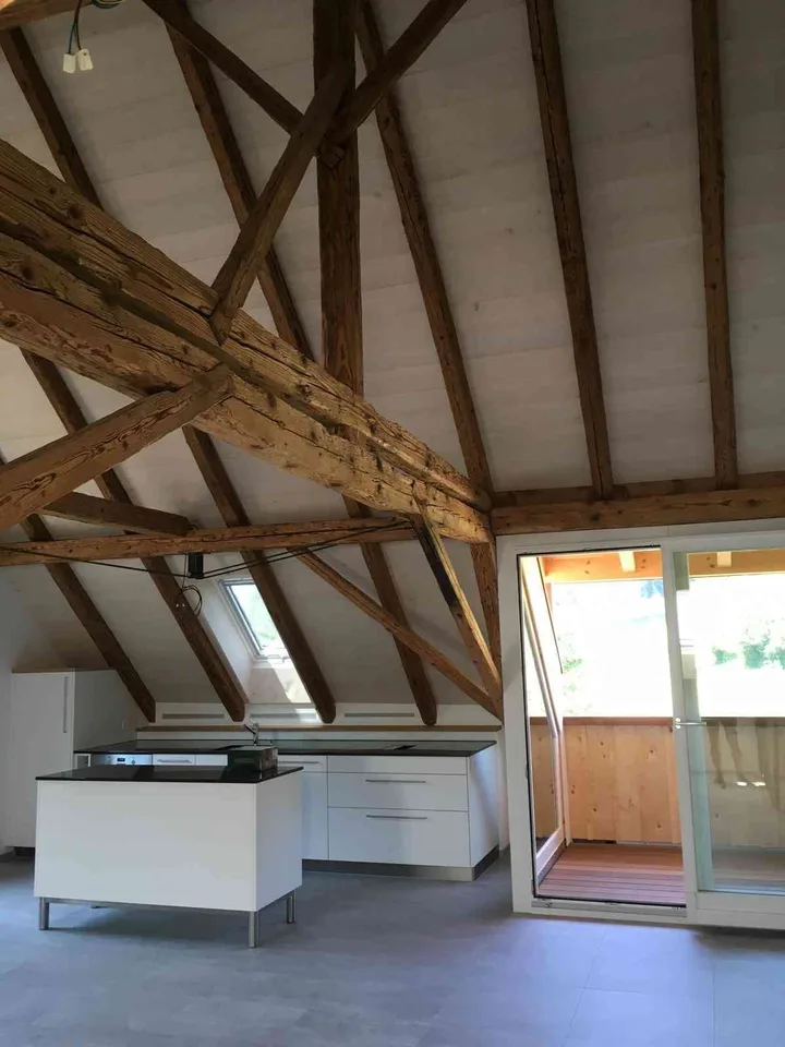 Idyllische 2.5-Zimmer-Dachwohnung mit Galerie in Laupen