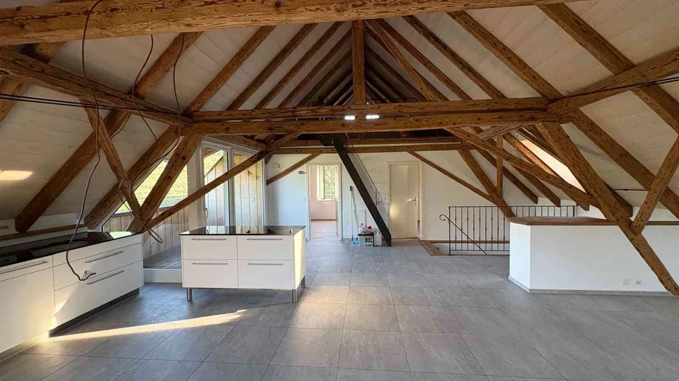 Idyllische 2.5-Zimmer-Dachwohnung mit Galerie in Laupen