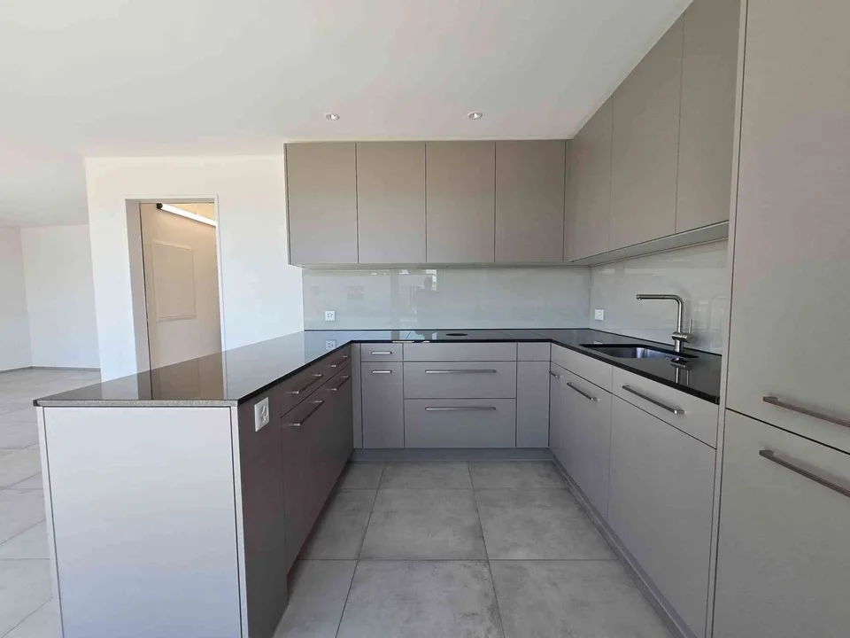 Grosszügige, moderne Neubau-Attika-Wohnung 3.5 Zimmer in Oftringen