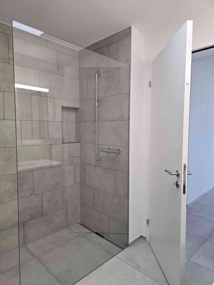 Grosszügige, moderne Neubau-Attika-Wohnung 3.5 Zimmer in Oftringen