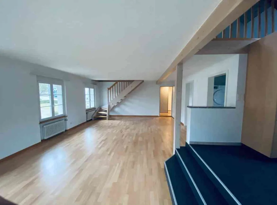 Nachmieter gesucht: Helle 4.5-Zimmer-Duplexwohnung mit Südbalkon