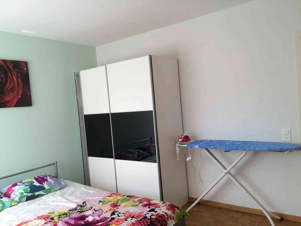 Möblierte 3.5-Zimmer-Wohnung in Glattbrugg