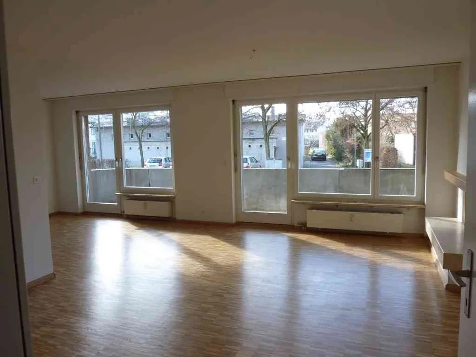 Schöne 4.5 Zimmer Wohnung mit Cheminée