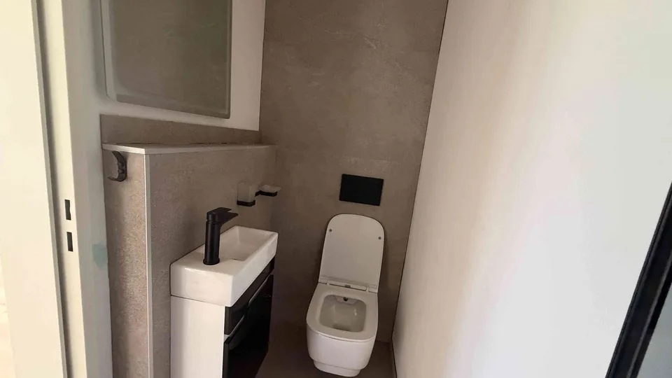 Erstvermietung: Moderne 3.5-Zimmer-Wohnung im 2. OG
