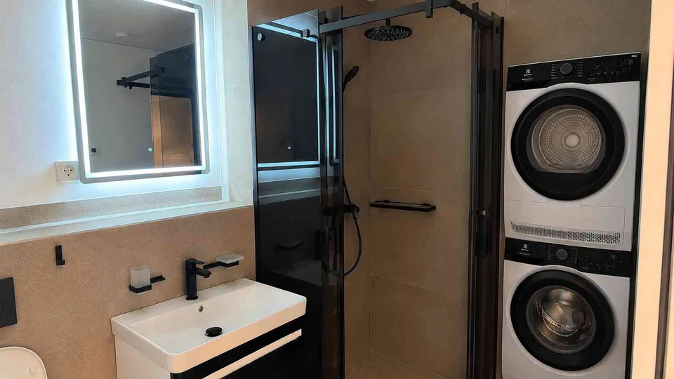 Erstvermietung: Moderne 3.5-Zimmer-Wohnung im 2. OG