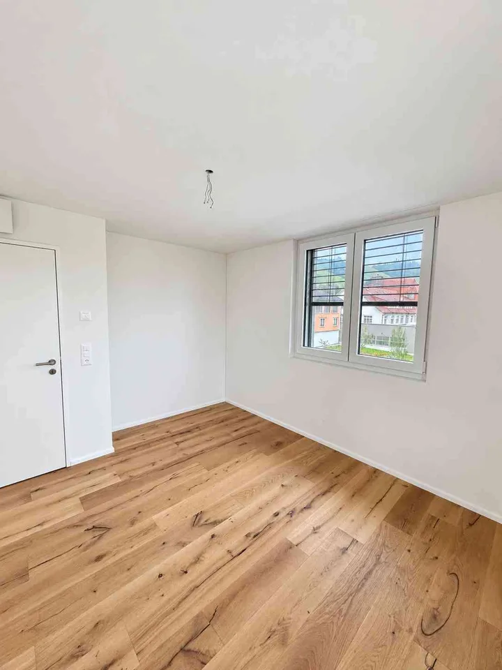 Erstvermietung: Moderne 3.5-Zimmer-Wohnung im 2. OG