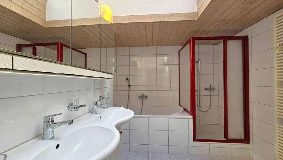 Wohntraum – helle 4,5 -Zimmerwohnung mit lauschigem Sitzplatz