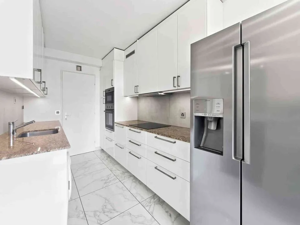 Elegant 3-Room Apartment in Florissant
