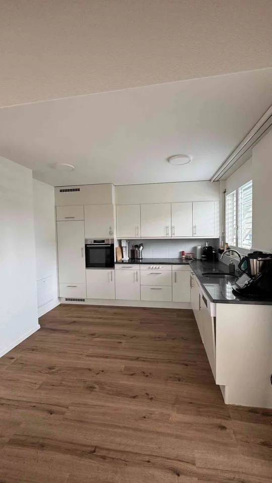 Schöne Dachwohnung zu vermieten