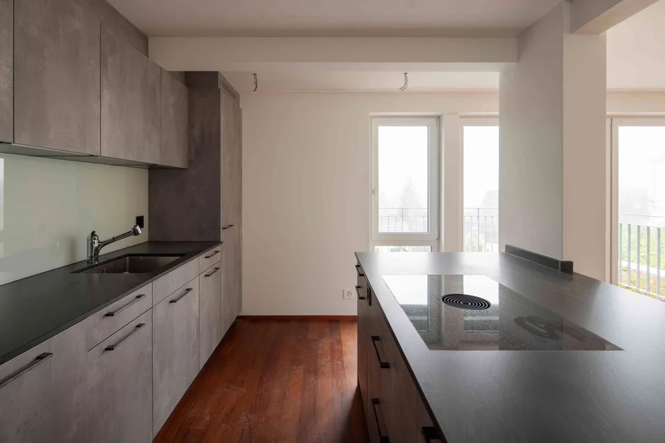 Grösszügige Wohnung mit Balkon, Sitzplatz und wunderschöner Seesicht