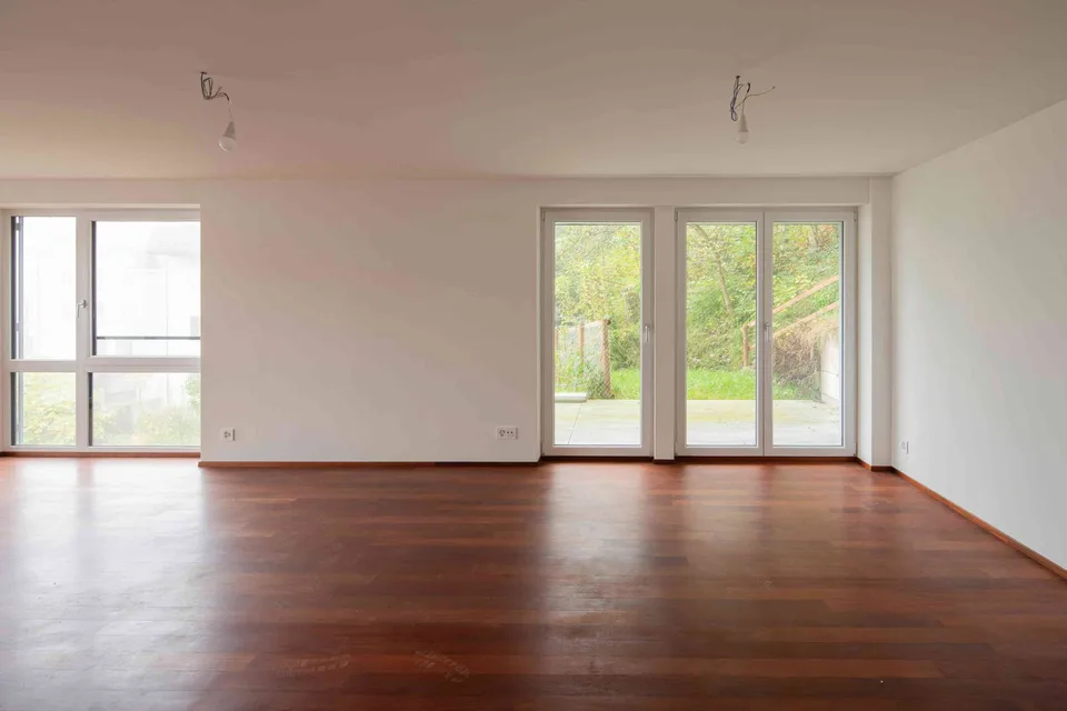 Grösszügige Wohnung mit Balkon, Sitzplatz und wunderschöner Seesicht