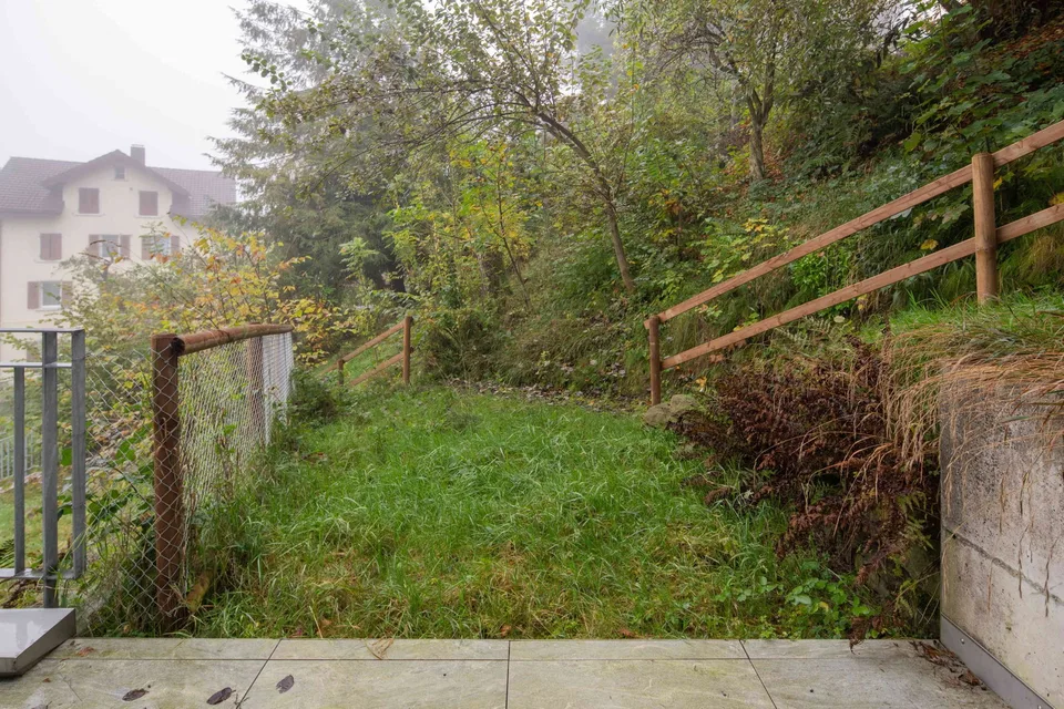 Grösszügige Wohnung mit Balkon, Sitzplatz und wunderschöner Seesicht