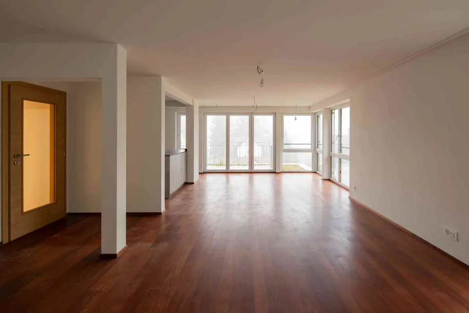 Grösszügige Wohnung mit Balkon, Sitzplatz und wunderschöner Seesicht