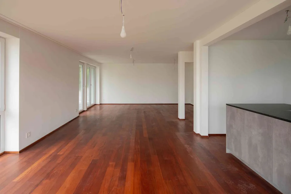 Grösszügige Wohnung mit Balkon, Sitzplatz und wunderschöner Seesicht
