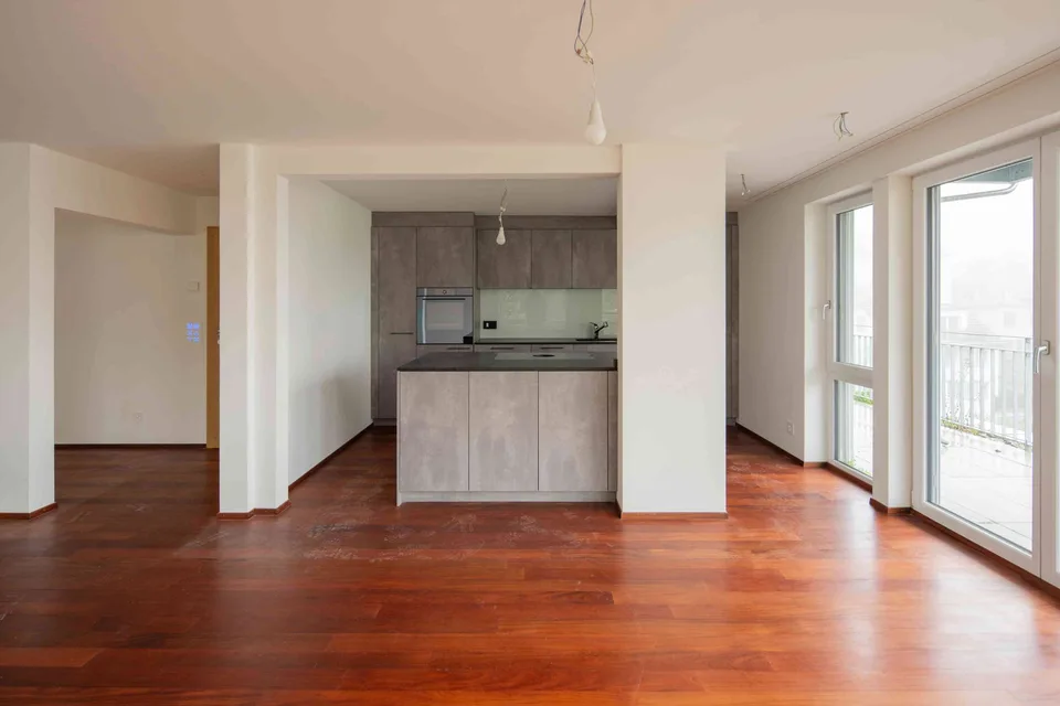 Grösszügige Wohnung mit Balkon, Sitzplatz und wunderschöner Seesicht