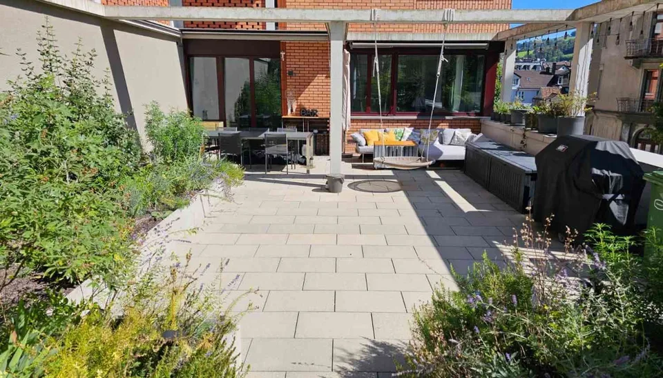 Moderne 3.5-Zimmer-Wohnung mit grosszügiger Terrasse & Garten zentral