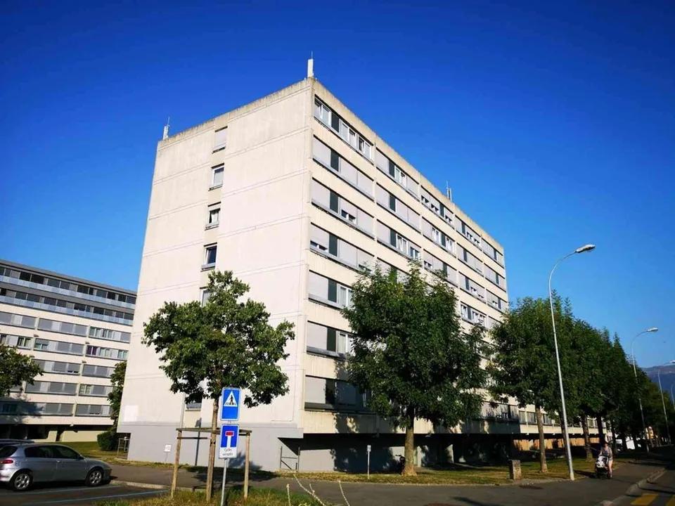 Bel appartement moderne de 2,5 pièces avec grand balcon à Meyrin