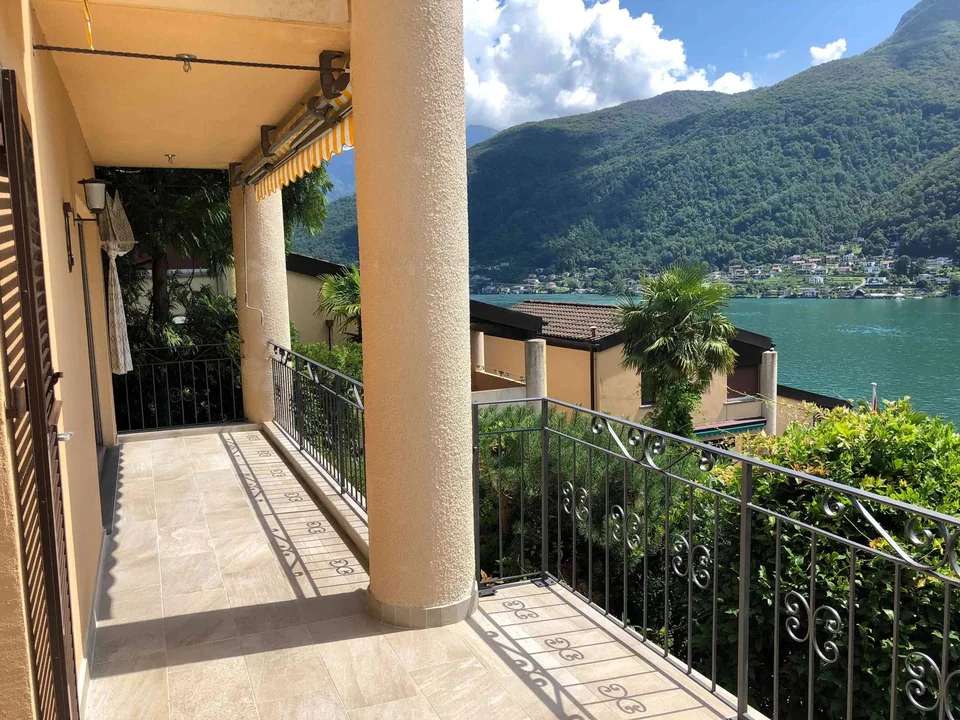 3-Zimmer Wohnung mit Panoramablick und großem Pool