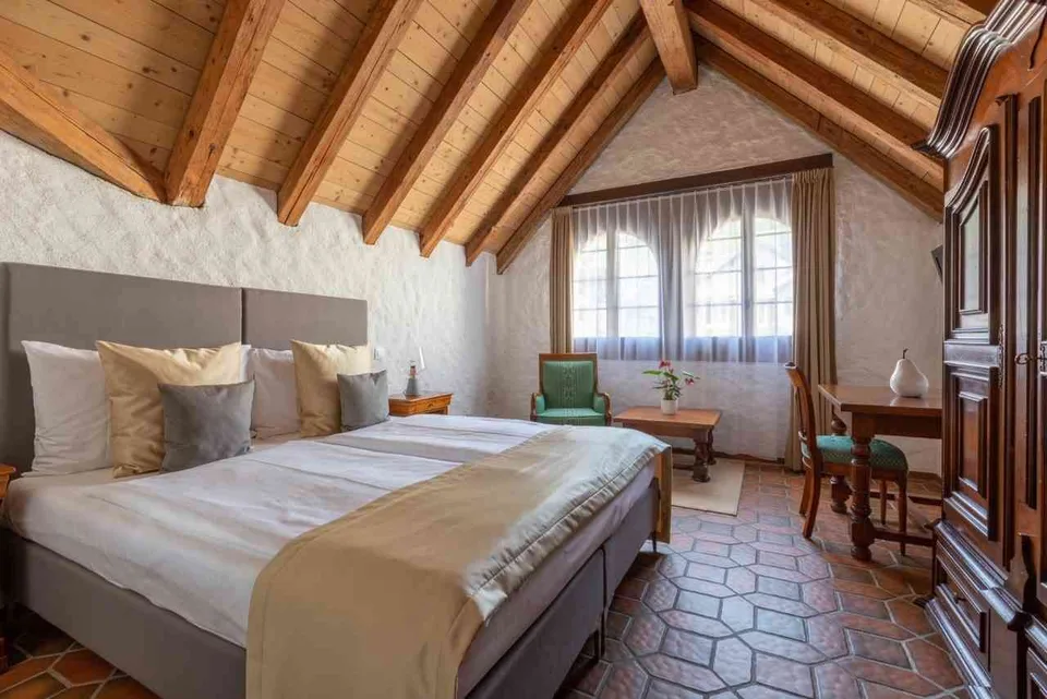 1 Zimmer im Schloss-Hotel**** / Wohnen auf Zeit
