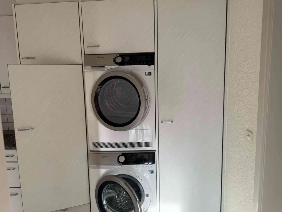 Helle 2.5-Zimmer-Wohnung mit Balkon und eigenem Waschturm
