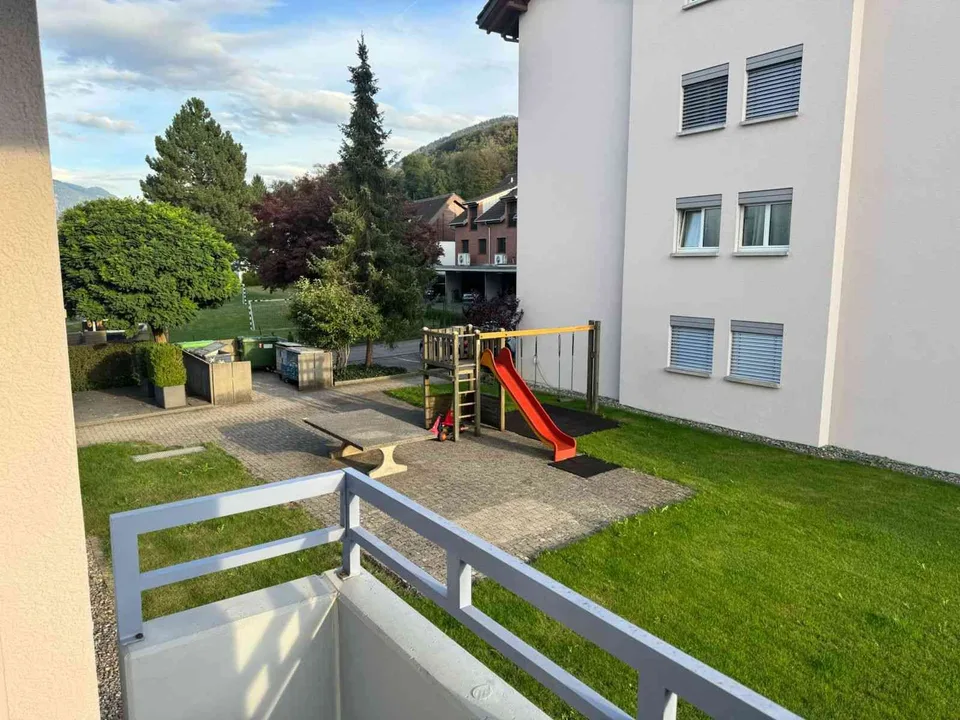 Helle 2.5-Zimmer-Wohnung mit Balkon und eigenem Waschturm
